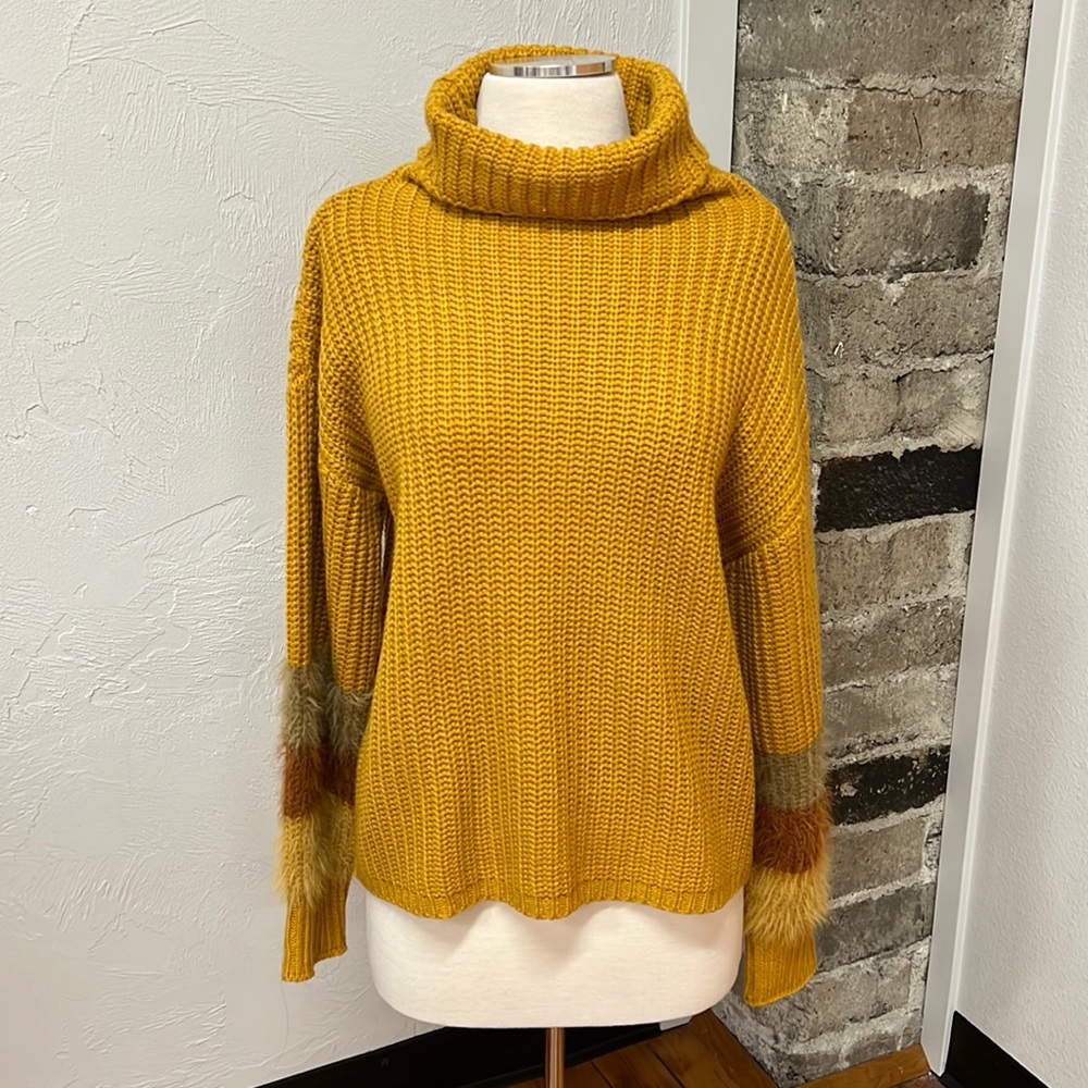 Harvest Gold Woven Heart Ribbed Turtleneck Sweater with Faux Fur Cuffs Size M